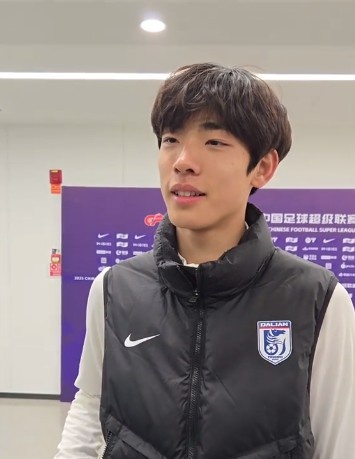  國青歸來上演中超首秀，朱鵬宇：感覺很好，場上大哥們很支持我