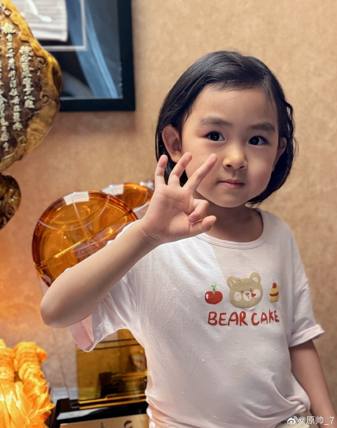  三分大賽三冠王！原帥曬三冠獎杯：完成了女兒給安排的任務！