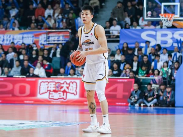  攻防俱佳！張鎮麟15中8拿到19分7板6助5斷2帽
