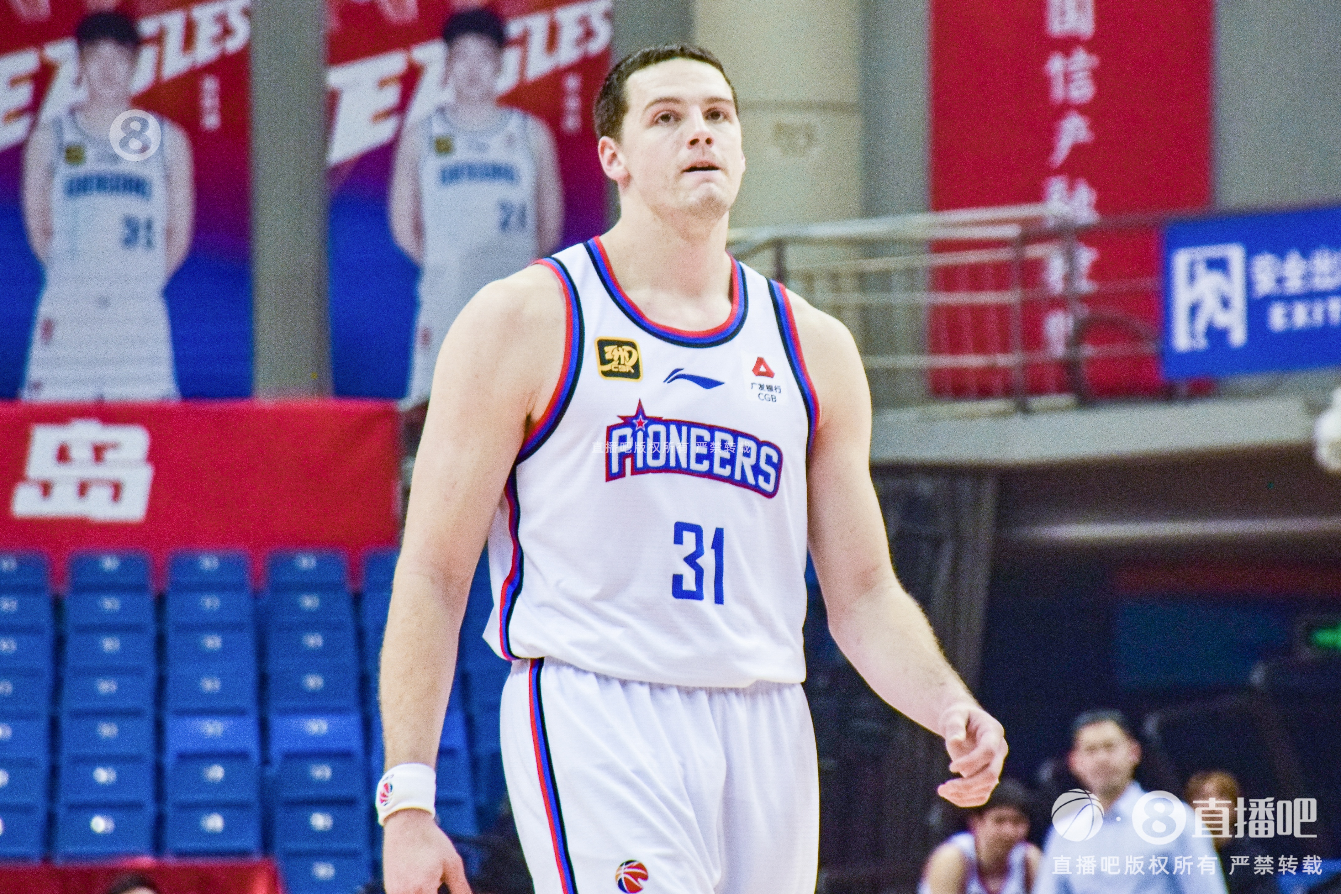  手感來遲了！大衛-詹姆斯19中7&三分10中4拿到18分15籃板