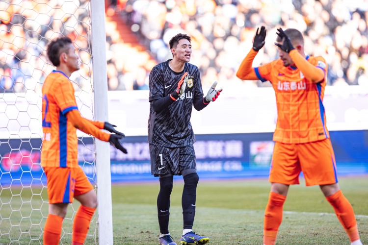 魯媒：今日泰山29人參加與大連賽前訓練，于金永有望擔任首發門將